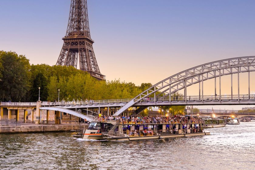 Croisière sur la Seine, départ à la Tour Eiffel